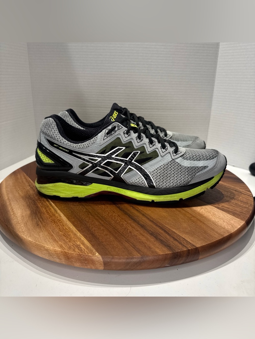 Asics GT-2000 4 Men’s Size 11.5 Gray Black Neon Athletic Running Shoes Sneakers